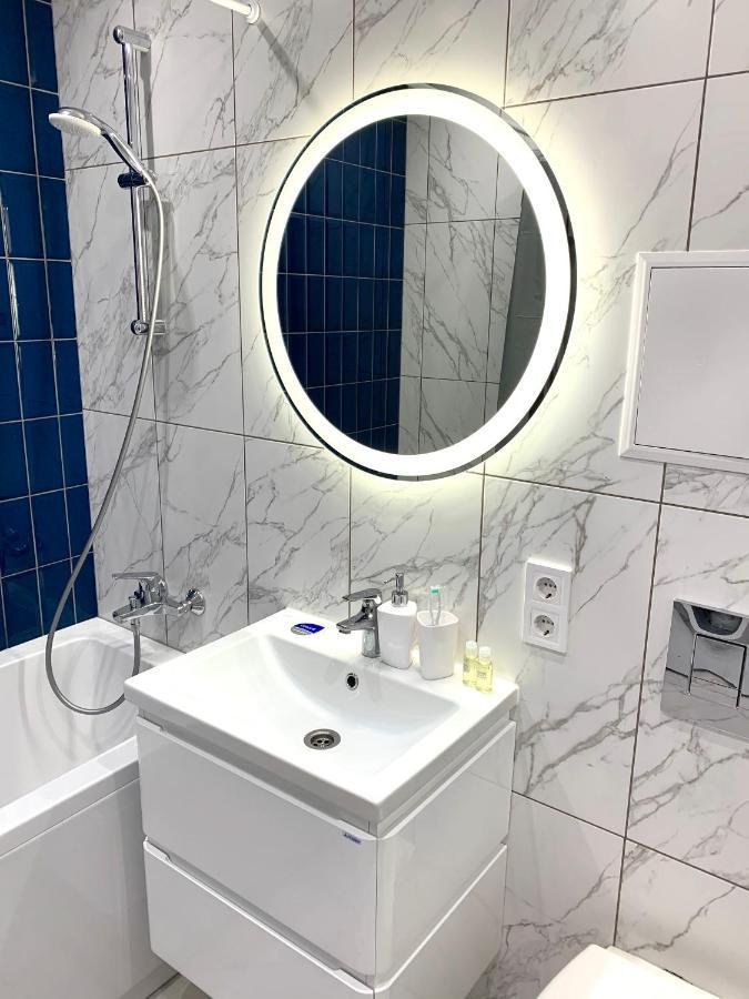 Navy City Center Apartment Двокімнатні Апартаменти В Центрі Міста โปลตาวา ภายนอก รูปภาพ