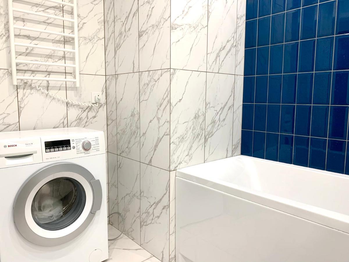 Navy City Center Apartment Двокімнатні Апартаменти В Центрі Міста โปลตาวา ภายนอก รูปภาพ